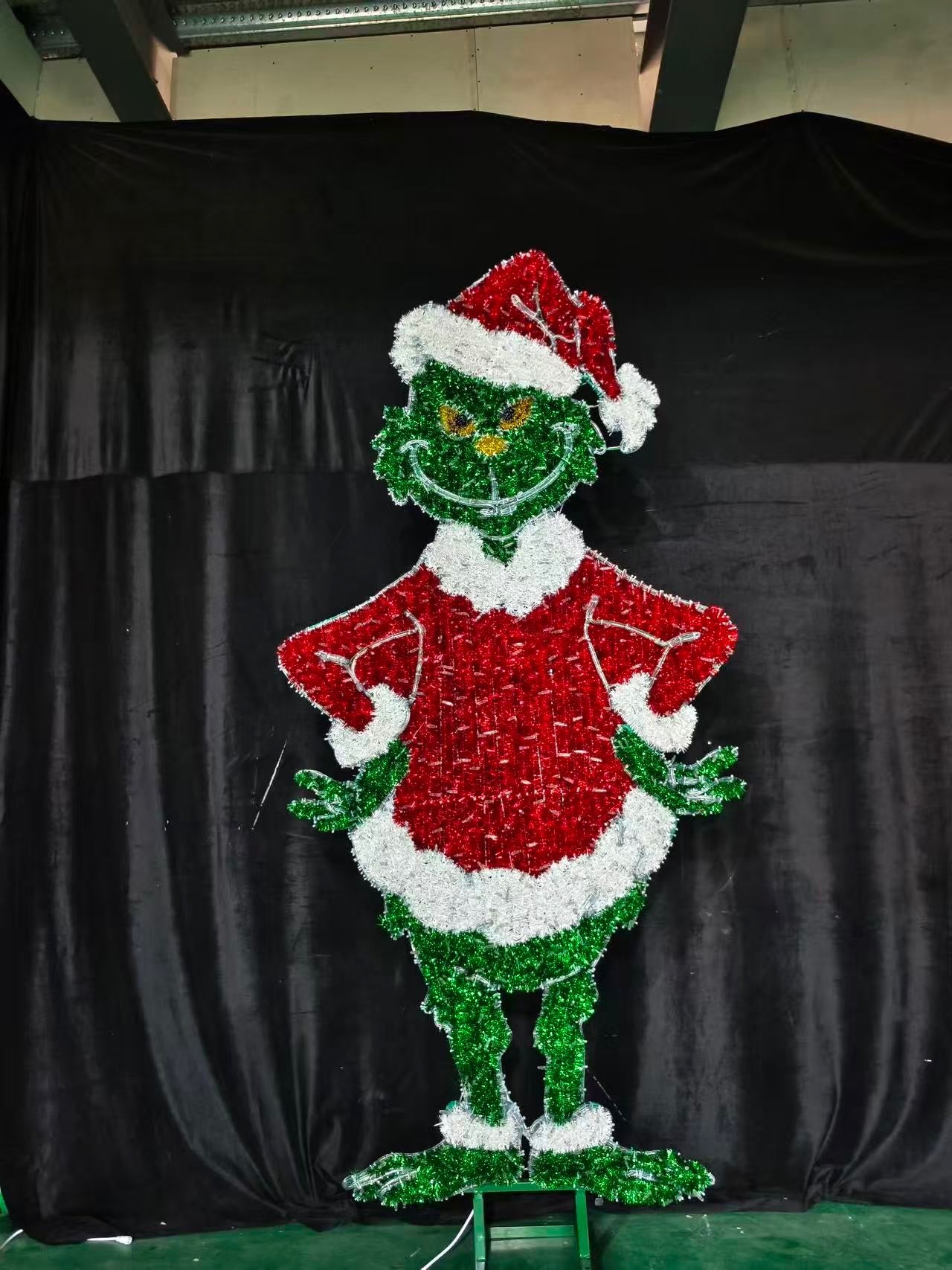 8' Standing Grinch 2D