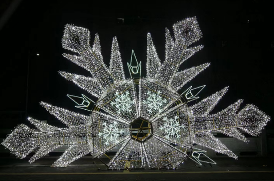 Giant LED Snowflake Display – Large Outdoor Christmas Light Decoration