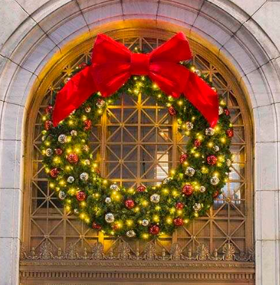 Lighted Wreath with Bow